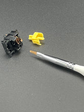 Load image into Gallery viewer, Red sable brush